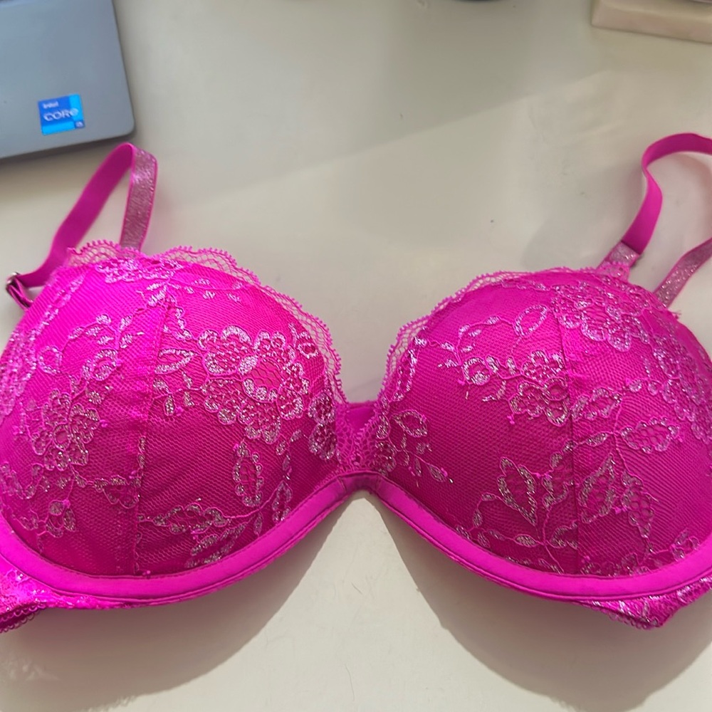 Like new Victoria’s Secret Dream Angels lace Demi push up bra 34B